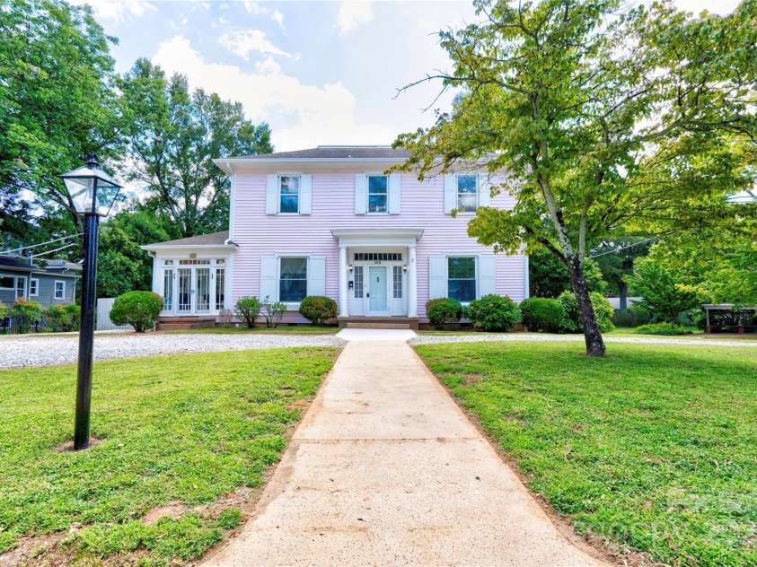 615 Warren Street, Shelby, NC 28150.  MLS# CAR4298346, YatesRealty ID 6229. Front