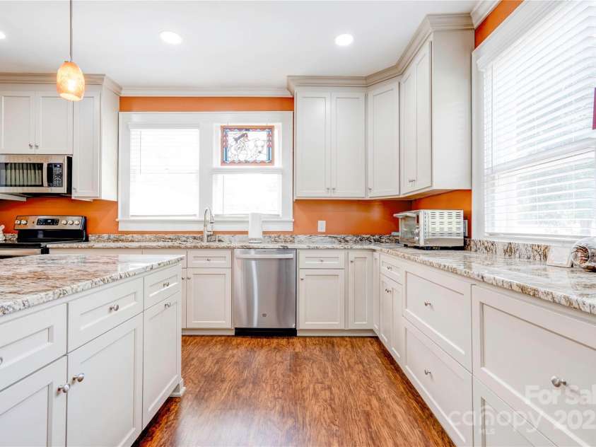 615 Warren Street, Shelby, NC 28150.  MLS# CAR4298346, YatesRealty ID 6229. Kitchen