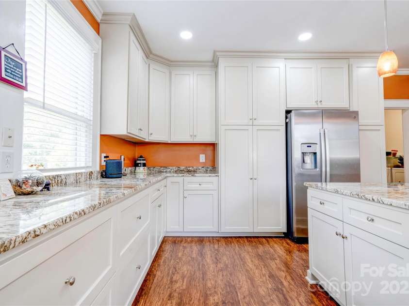615 Warren Street, Shelby, NC 28150.  MLS# CAR4298346, YatesRealty ID 6229. Kitchen