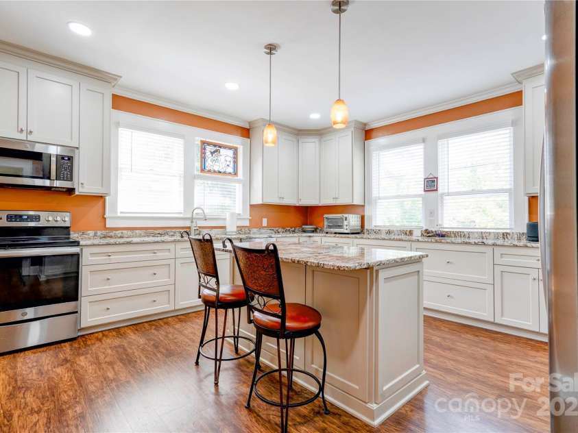 615 Warren Street, Shelby, NC 28150.  MLS# CAR4298346, YatesRealty ID 6229. Kitchen