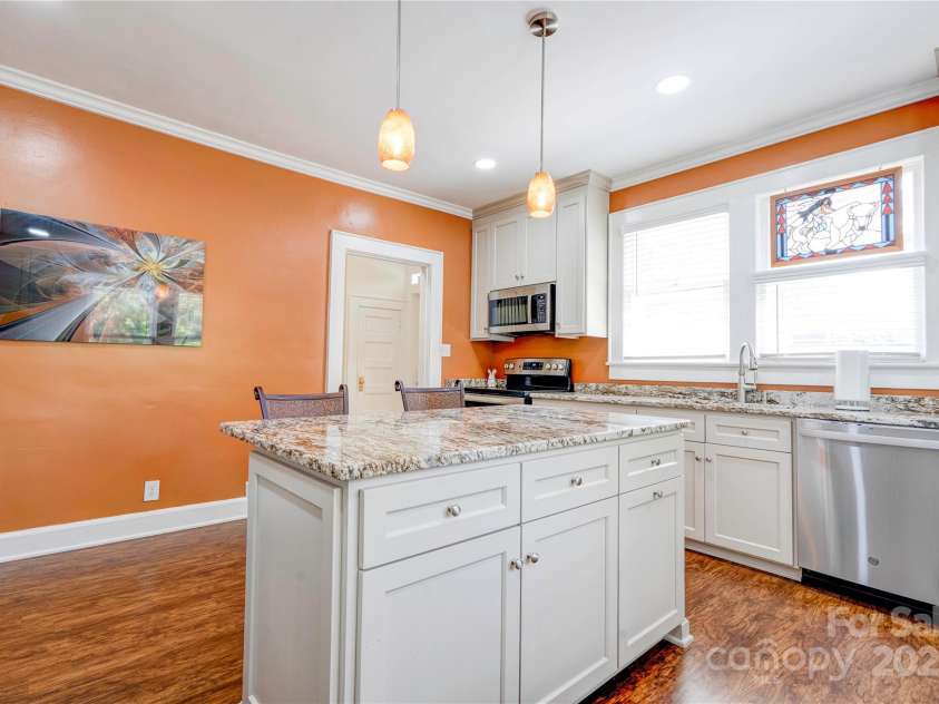615 Warren Street, Shelby, NC 28150.  MLS# CAR4298346, YatesRealty ID 6229. Kitchen