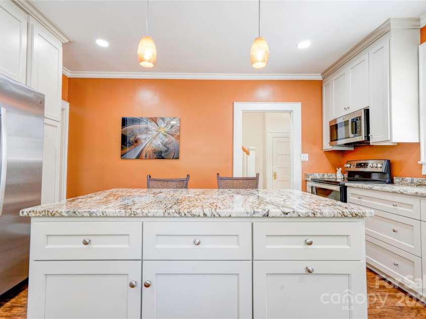 615 Warren Street, Shelby, NC 28150.  MLS# CAR4298346, YatesRealty ID 6229. Kitchen