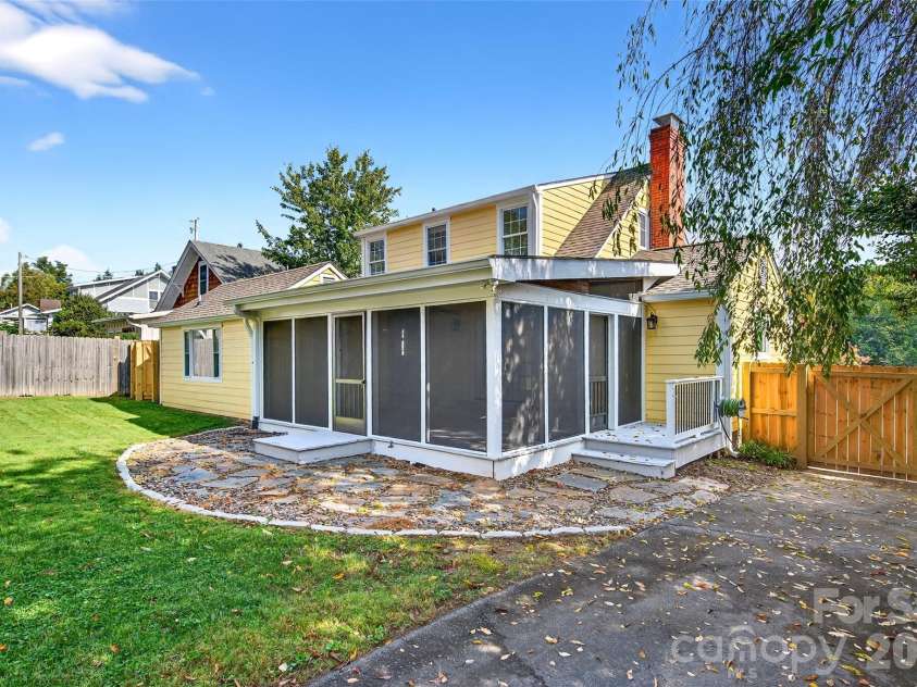 109 Dougherty Street, Black Mountain, NC 28711.  MLS# CAR4303236, YatesRealty ID 6230. 