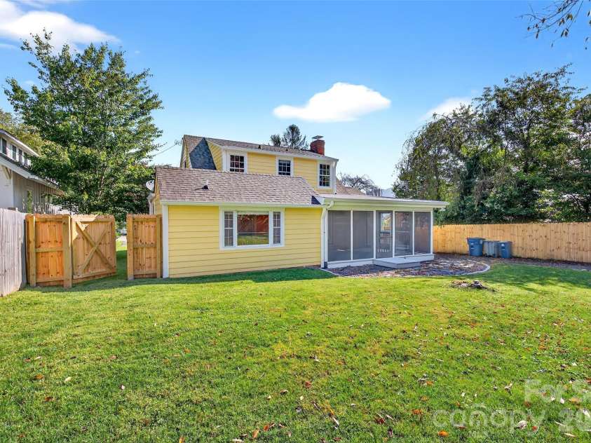 109 Dougherty Street, Black Mountain, NC 28711.  MLS# CAR4303236, YatesRealty ID 6230. 