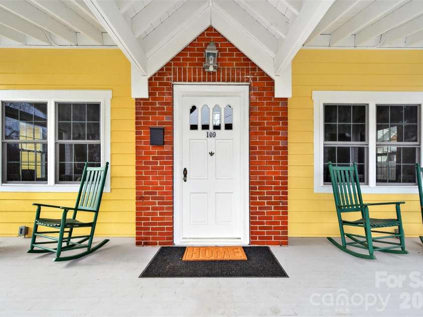 109 Dougherty Street, Black Mountain, NC 28711.  MLS# CAR4303236, YatesRealty ID 6230. 