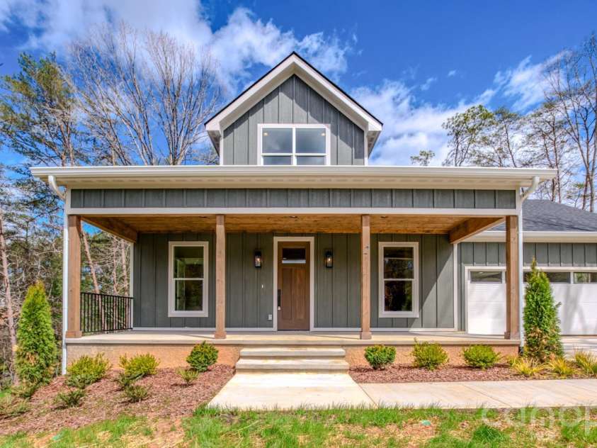 2 Holly Hill Court, Asheville, NC 28806.  MLS# CAR4356854, YatesRealty ID 6233. 