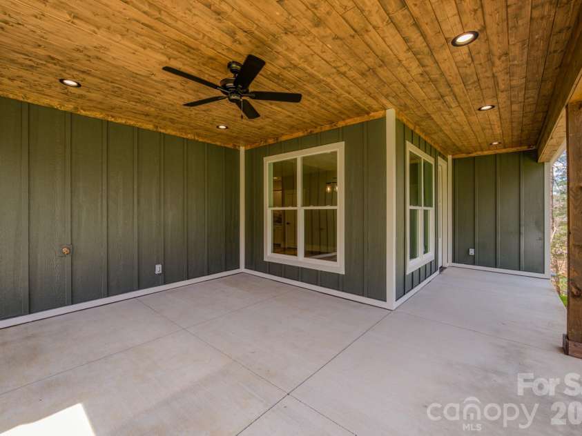 2 Holly Hill Court, Asheville, NC 28806.  MLS# CAR4356854, YatesRealty ID 6233. 