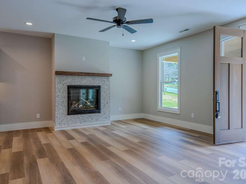 2 Holly Hill Court, Asheville, NC 28806.  MLS# CAR4356854, YatesRealty ID 6233. 
