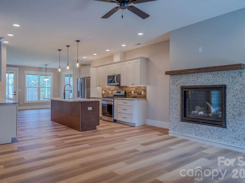 2 Holly Hill Court, Asheville, NC 28806.  MLS# CAR4356854, YatesRealty ID 6233. 