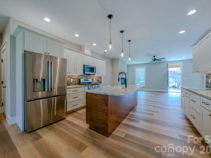 2 Holly Hill Court, Asheville, NC 28806.  MLS# CAR4356854, YatesRealty ID 6233. 