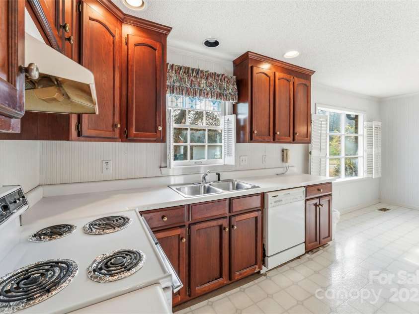 4178 Morris Burn Drive, Concord, NC 28027.  MLS# CAR4325697, YatesRealty ID 6235. Ample cabinets in the kitchen