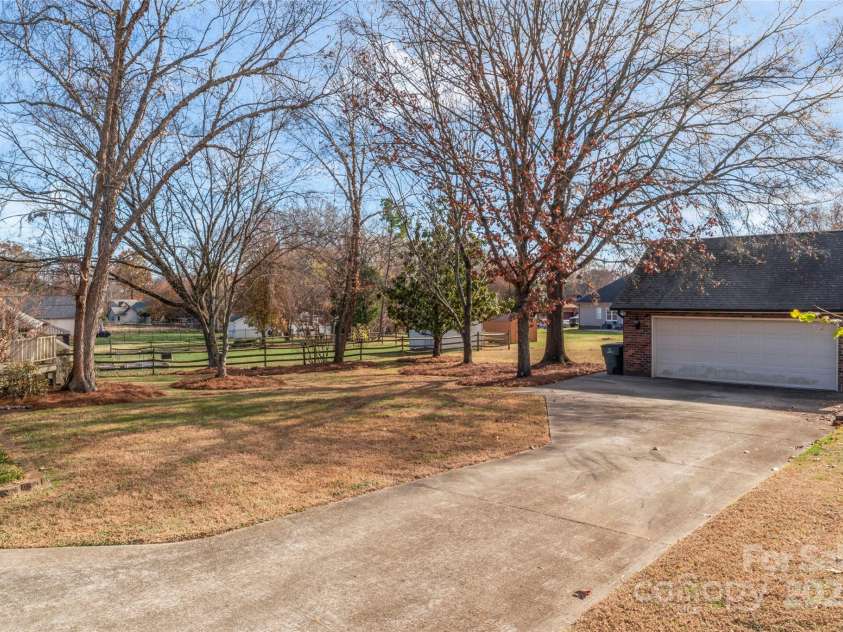 4178 Morris Burn Drive, Concord, NC 28027.  MLS# CAR4325697, YatesRealty ID 6235. Detached Garage