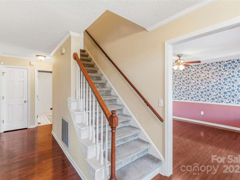 4178 Morris Burn Drive, Concord, NC 28027.  MLS# CAR4325697, YatesRealty ID 6235. Entry foyer