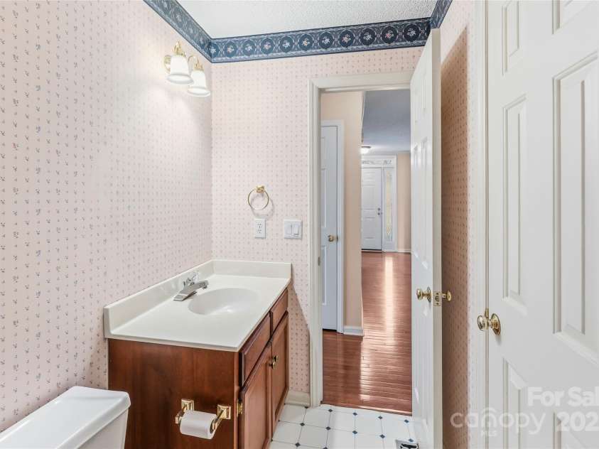 4178 Morris Burn Drive, Concord, NC 28027.  MLS# CAR4325697, YatesRealty ID 6235. Half bath on main floor