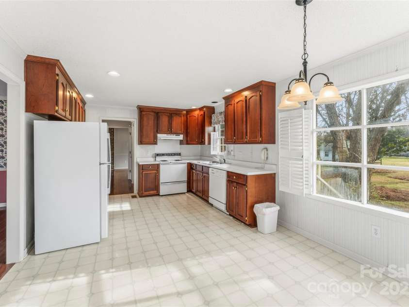 4178 Morris Burn Drive, Concord, NC 28027.  MLS# CAR4325697, YatesRealty ID 6235. Kitchen with informal eating area