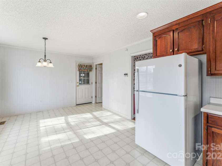 4178 Morris Burn Drive, Concord, NC 28027.  MLS# CAR4325697, YatesRealty ID 6235. Refrigerator remains with the home