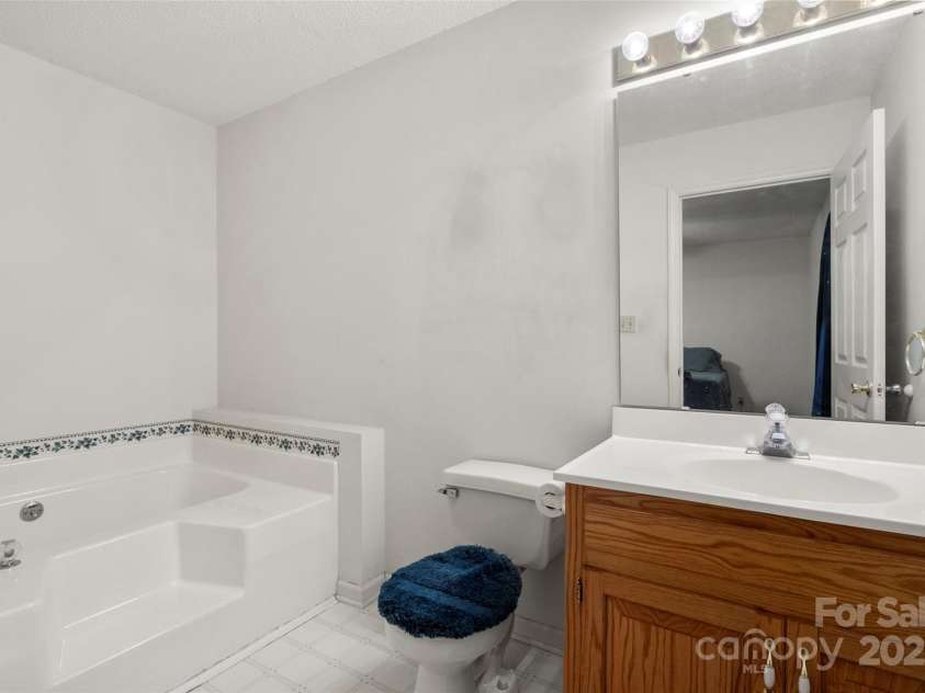 7507 Haley Lane, Indian Land, SC 29707.  MLS# CAR4317281, YatesRealty ID 6236. Primary bath