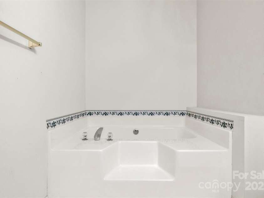 7507 Haley Lane, Indian Land, SC 29707.  MLS# CAR4317281, YatesRealty ID 6236. Primary bath