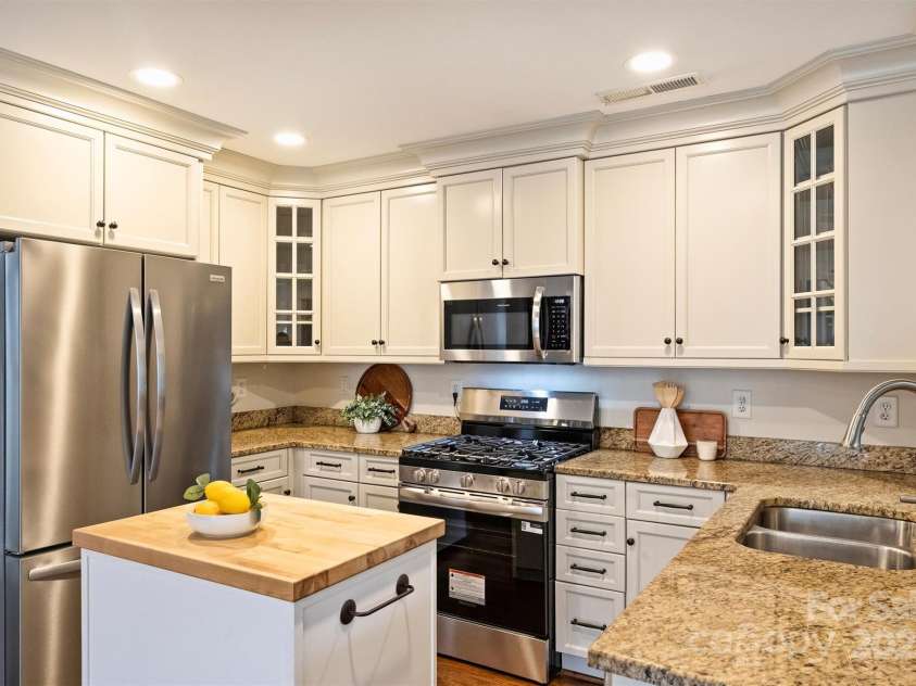 908 Academy Street, Charlotte, NC 28205.  MLS# CAR4245040, YatesRealty ID 6236. 