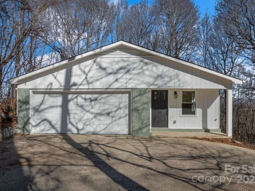 240 Spicewood Lane, Hendersonville, NC 28791.  MLS# CAR4102975, YatesRealty ID 6238. 