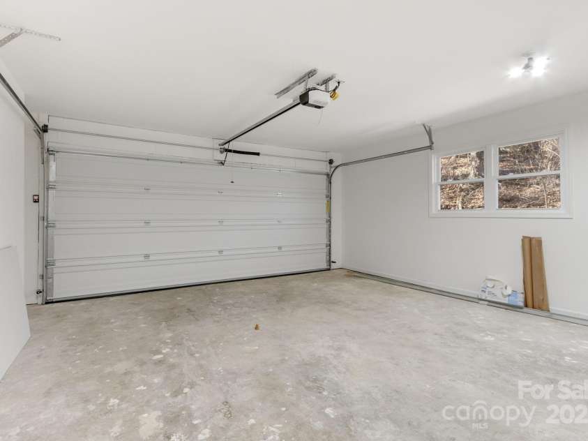 240 Spicewood Lane, Hendersonville, NC 28791.  MLS# CAR4102975, YatesRealty ID 6238. 