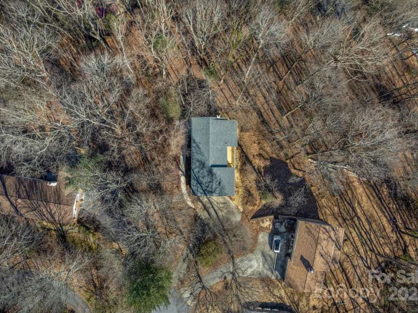 240 Spicewood Lane, Hendersonville, NC 28791.  MLS# CAR4102975, YatesRealty ID 6238. 