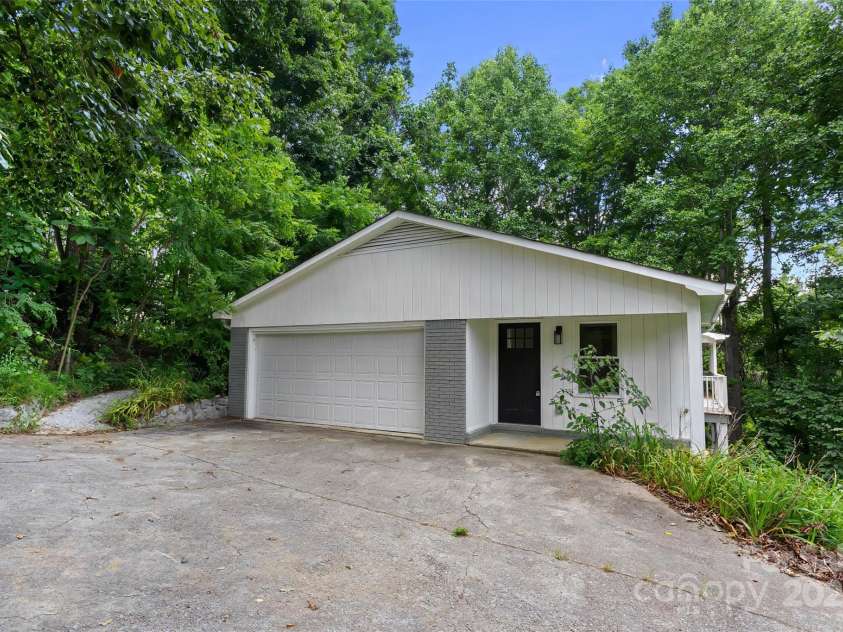 240 Spicewood Lane, Hendersonville, NC 28791.  MLS# CAR4280139, YatesRealty ID 6238. 