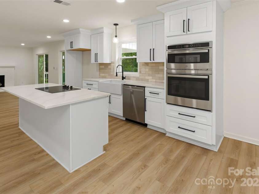 240 Spicewood Lane, Hendersonville, NC 28791.  MLS# CAR4280139, YatesRealty ID 6238. 