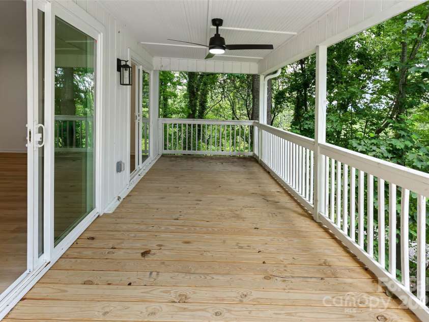 240 Spicewood Lane, Hendersonville, NC 28791.  MLS# CAR4280139, YatesRealty ID 6238. 