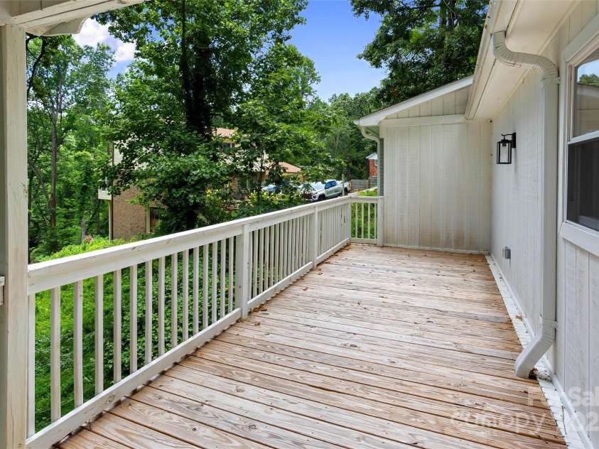 240 Spicewood Lane, Hendersonville, NC 28791.  MLS# CAR4280139, YatesRealty ID 6238. 