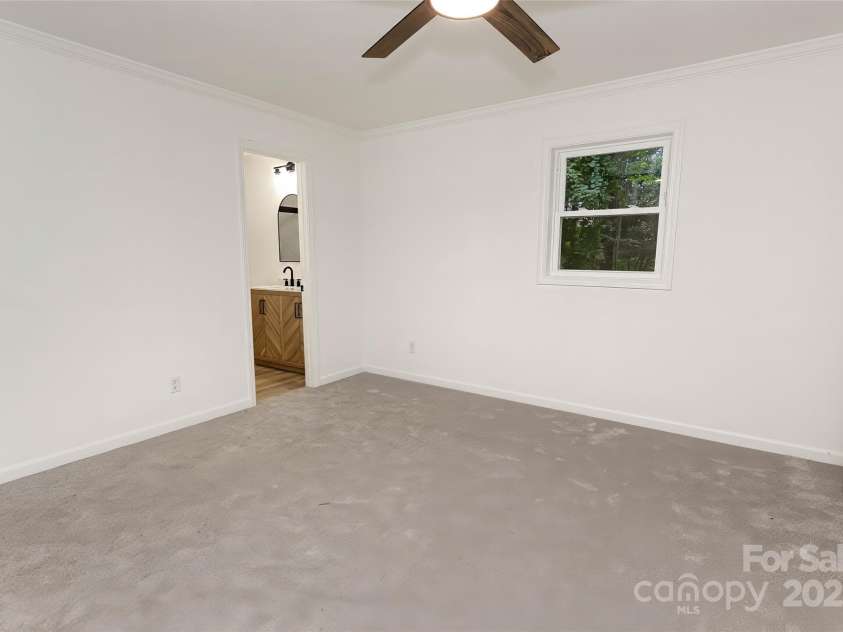 240 Spicewood Lane, Hendersonville, NC 28791.  MLS# CAR4280139, YatesRealty ID 6238. 