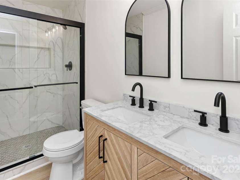 240 Spicewood Lane, Hendersonville, NC 28791.  MLS# CAR4280139, YatesRealty ID 6238. 