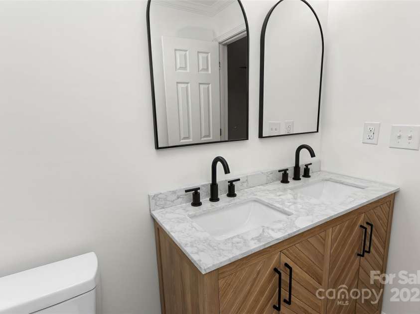 240 Spicewood Lane, Hendersonville, NC 28791.  MLS# CAR4280139, YatesRealty ID 6238. 