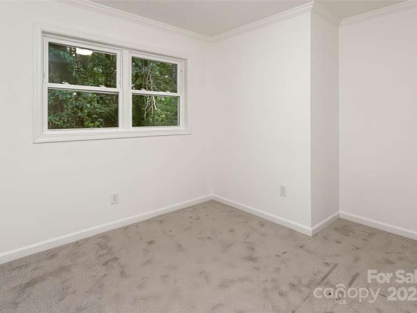 240 Spicewood Lane, Hendersonville, NC 28791.  MLS# CAR4280139, YatesRealty ID 6238. 