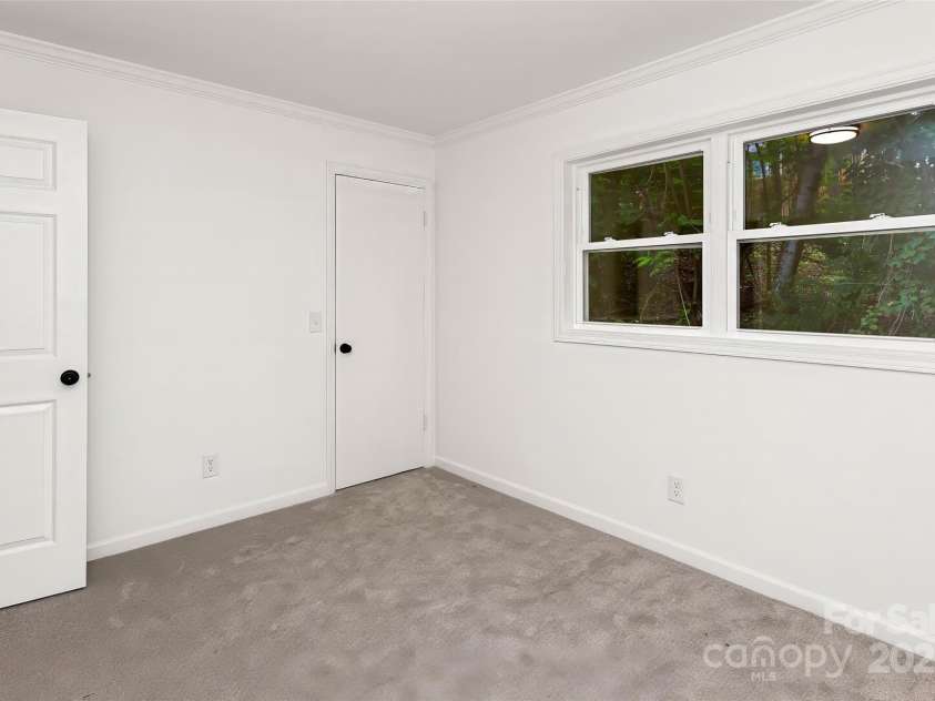 240 Spicewood Lane, Hendersonville, NC 28791.  MLS# CAR4280139, YatesRealty ID 6238. 