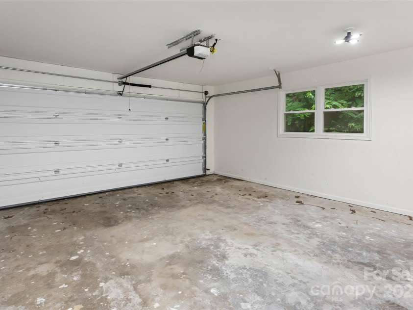 240 Spicewood Lane, Hendersonville, NC 28791.  MLS# CAR4280139, YatesRealty ID 6238. 