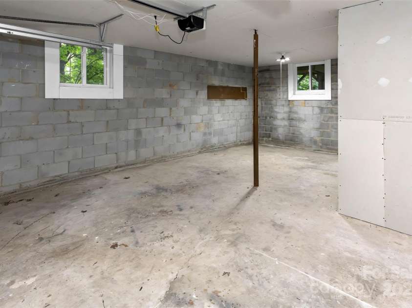 240 Spicewood Lane, Hendersonville, NC 28791.  MLS# CAR4280139, YatesRealty ID 6238. 