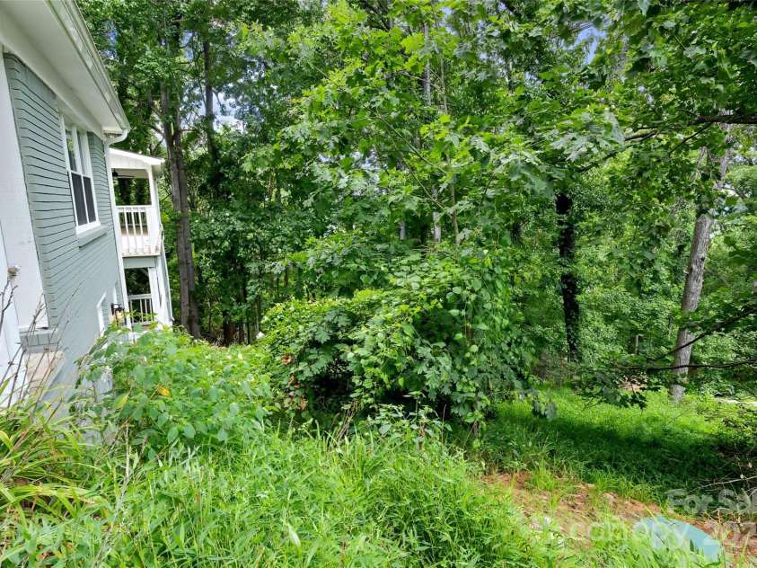 240 Spicewood Lane, Hendersonville, NC 28791.  MLS# CAR4280139, YatesRealty ID 6238. 