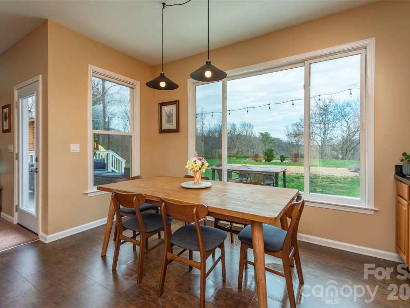 53 Stone River Drive, Asheville, NC 28804.  MLS# CAR4342463, YatesRealty ID 6239. Dine In Kitchen
