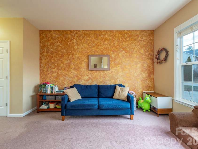 53 Stone River Drive, Asheville, NC 28804.  MLS# CAR4342463, YatesRealty ID 6239. Formal Dining Room