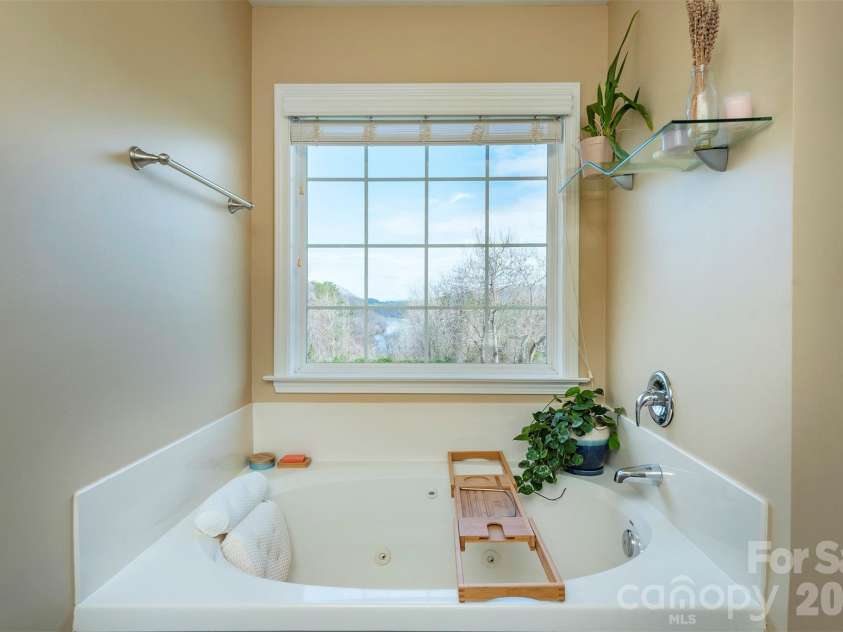 53 Stone River Drive, Asheville, NC 28804.  MLS# CAR4342463, YatesRealty ID 6239. Primary Suite Bath