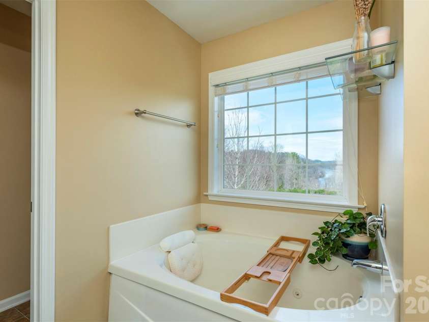 53 Stone River Drive, Asheville, NC 28804.  MLS# CAR4342463, YatesRealty ID 6239. Primary Suite Bath