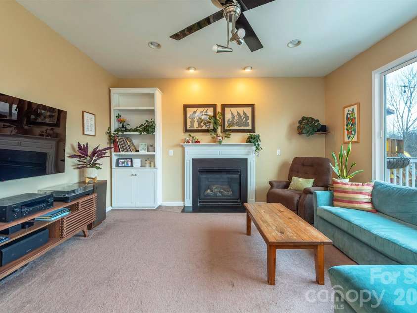53 Stone River Drive, Asheville, NC 28804.  MLS# CAR4342463, YatesRealty ID 6239. Spacious Great Room