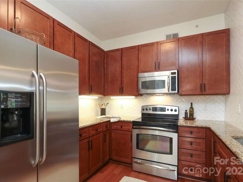 721 Governor Morrison Street, Charlotte, NC 28211.  MLS# CAR4253378, YatesRealty ID 624. Fridge is included