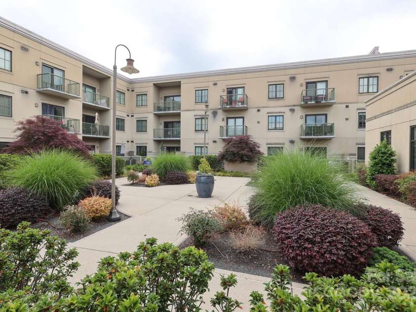 721 Governor Morrison Street, Charlotte, NC 28211.  MLS# CAR4253378, YatesRealty ID 624. Gardens