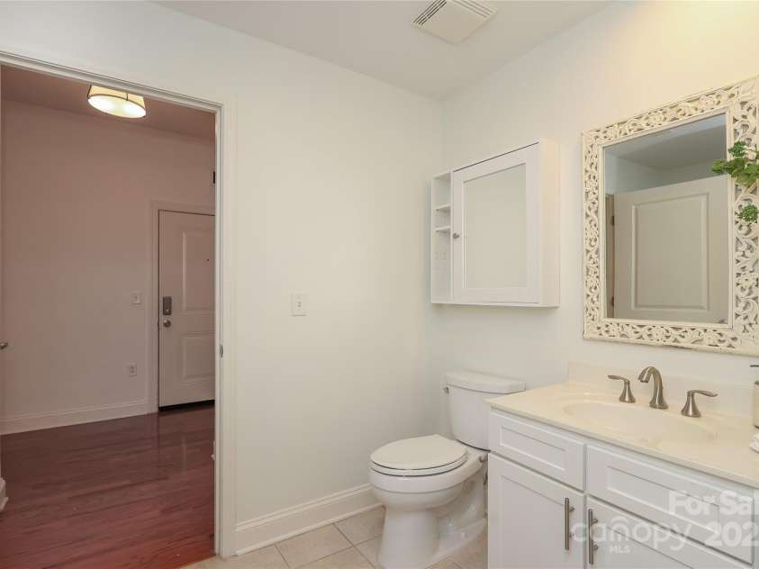 721 Governor Morrison Street, Charlotte, NC 28211.  MLS# CAR4253378, YatesRealty ID 624. Hall Bath