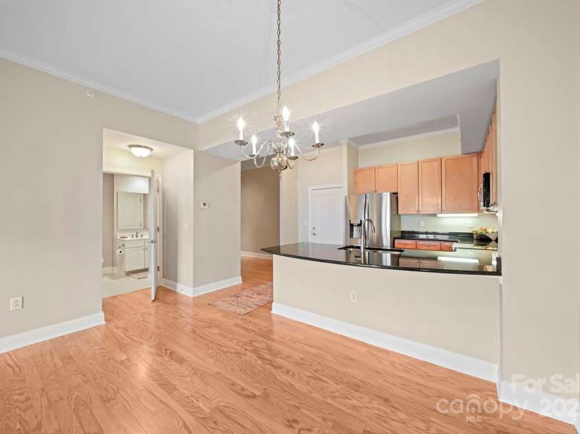 721 Governor Morrison Street, Charlotte, NC 28211.  MLS# CAR4316413, YatesRealty ID 624. Dining Area