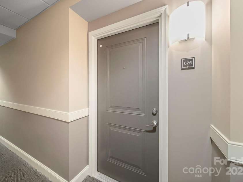 721 Governor Morrison Street, Charlotte, NC 28211.  MLS# CAR4316413, YatesRealty ID 624. Entry hallway