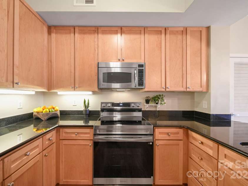 721 Governor Morrison Street, Charlotte, NC 28211.  MLS# CAR4316413, YatesRealty ID 624. Kitchen