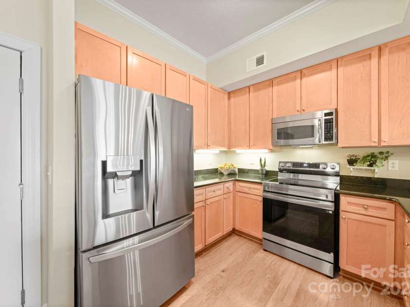 721 Governor Morrison Street, Charlotte, NC 28211.  MLS# CAR4316413, YatesRealty ID 624. Kitchen